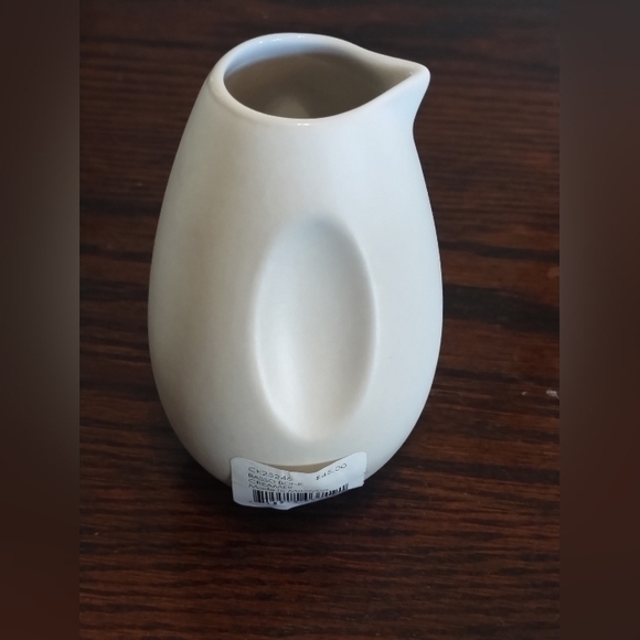 Calvin Klein Basso‎ Creamer Pitcher Bone White Ceramic Discontinued - Picture 3 of 3